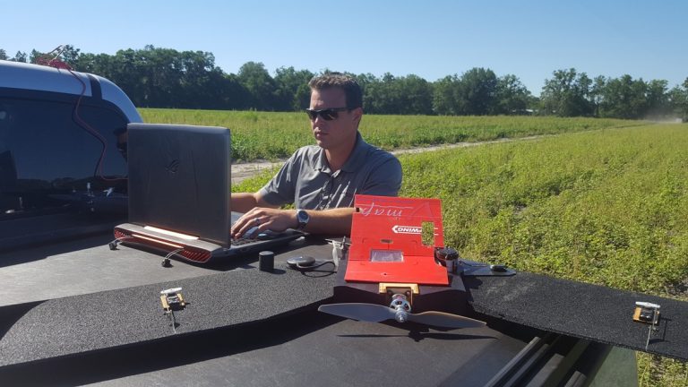 Uploading the mission for automatic launch to landing image acquisition with V-Map's PPK GNSS solution. Uploading the automatic launch to landing image acquisition using V-Map on a TuffWing UAV mapper